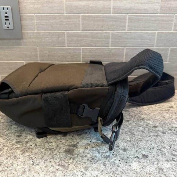 Tamrac Velocity 5767 Brown/Dark Brown Camera Bag Sling Backpack with‎ Inserts - Picture 5 of 10